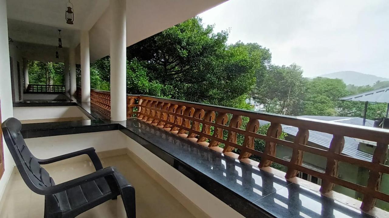 Horn Bill Cottage Thekkady Exterior photo