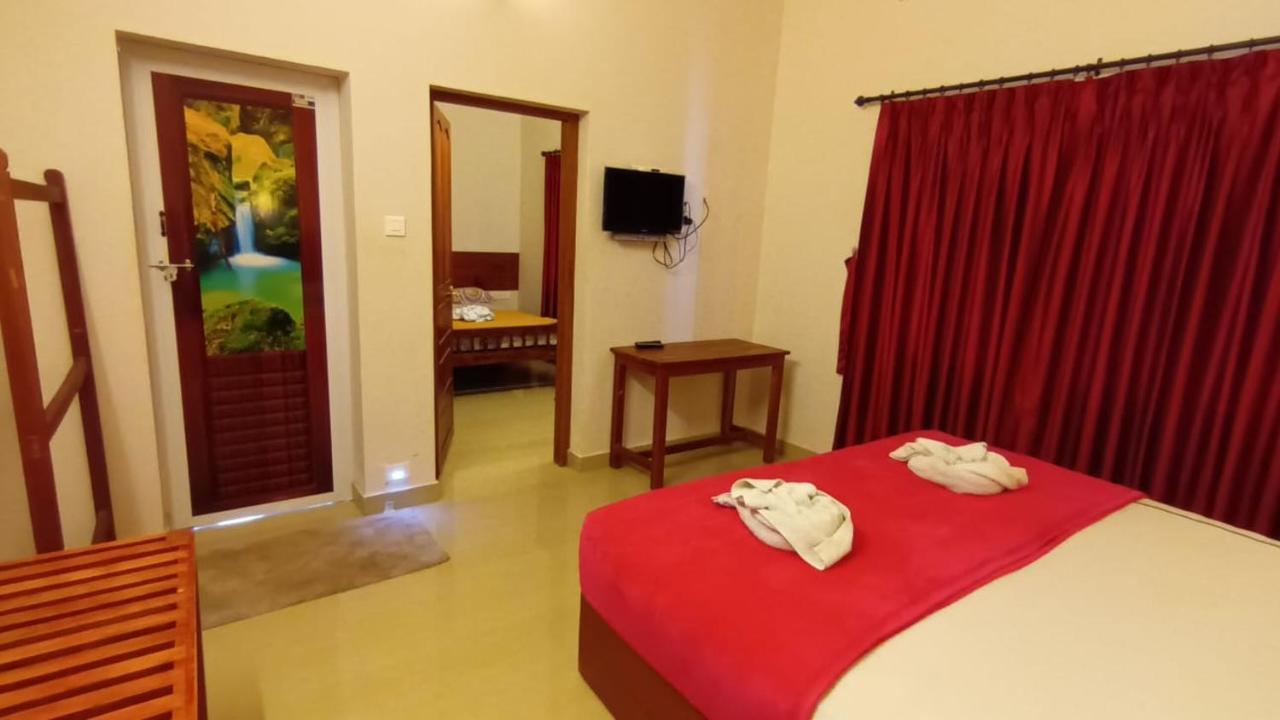 Horn Bill Cottage Thekkady Exterior photo