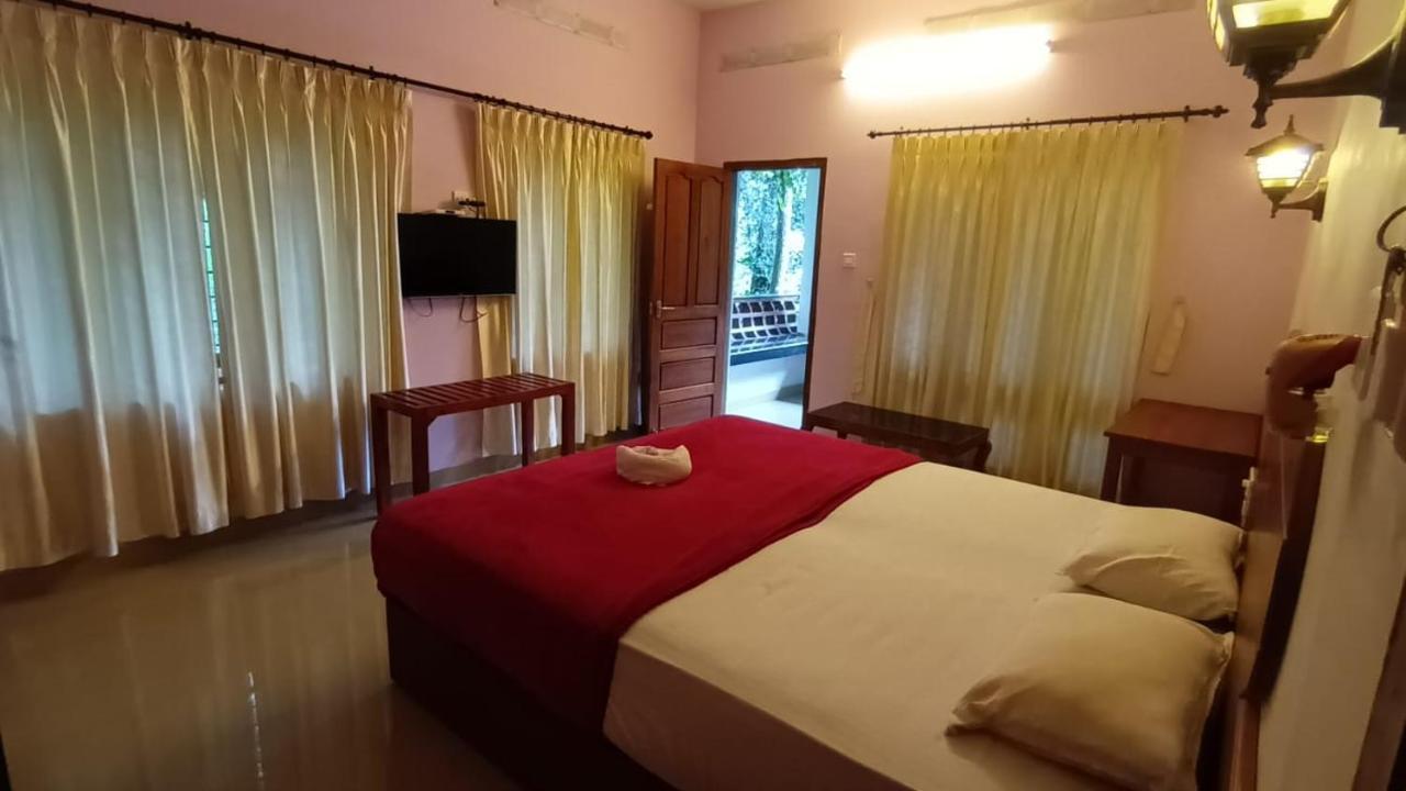 Horn Bill Cottage Thekkady Exterior photo