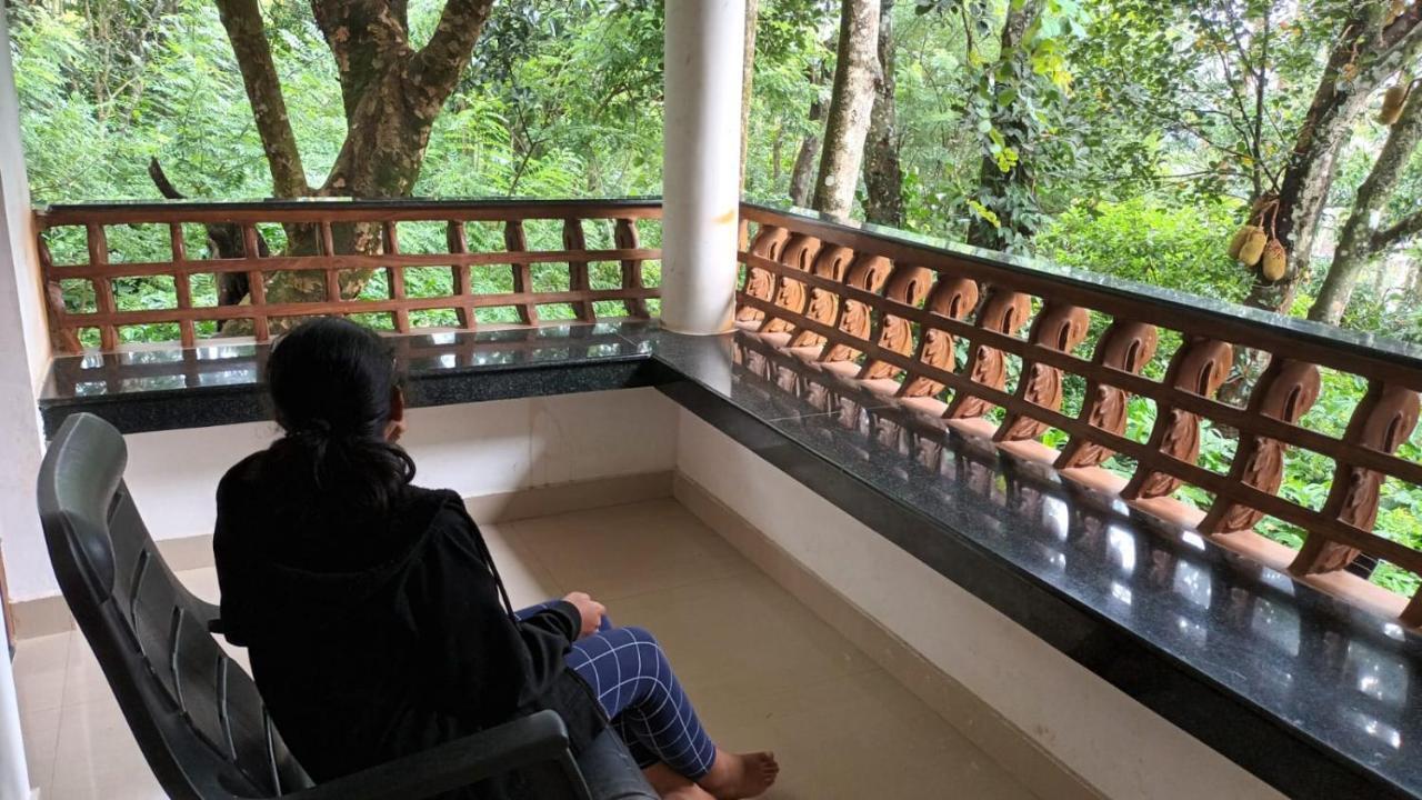Horn Bill Cottage Thekkady Exterior photo