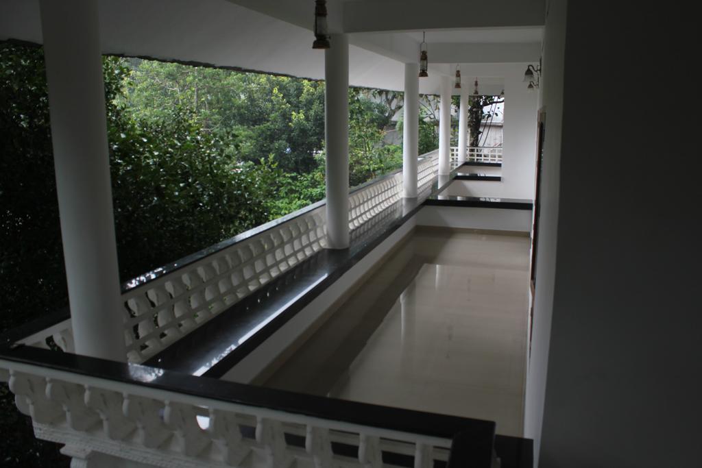 Horn Bill Cottage Thekkady Exterior photo