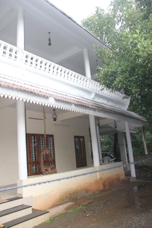 Horn Bill Cottage Thekkady Exterior photo